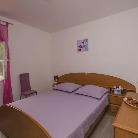 Lavanda - Four Bedroom With Hot Tub And Terrace Apartman