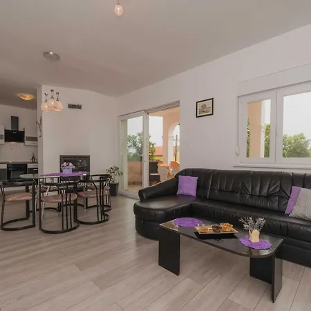 Apartman Lavanda - Four Bedroom With Hot Tub And Terrace Abbázia