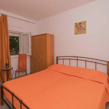 Apartman Lavanda - Four Bedroom With Hot Tub And Terrace *