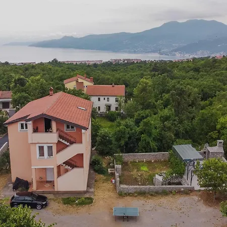 Lavanda - Four Bedroom With Hot Tub And Terrace Abbázia