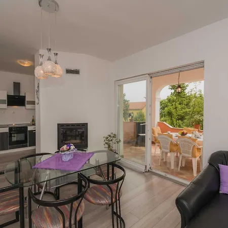 Lavanda - Four Bedroom With Hot Tub And Terrace Apartman *