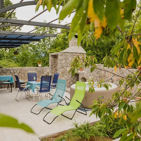 Lavanda - Four Bedroom With Hot Tub And Terrace Apartman *