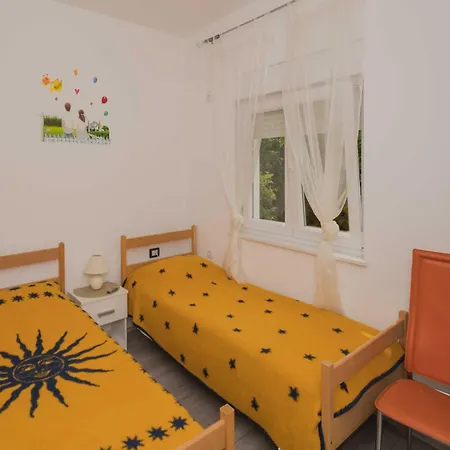 Apartman Lavanda - Four Bedroom With Hot Tub And Terrace *